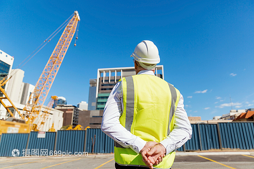 建筑工地上的安全守护者 工程师与建设者的日常